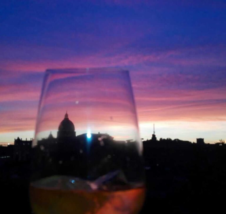 Wein und Sonnenuntergang
